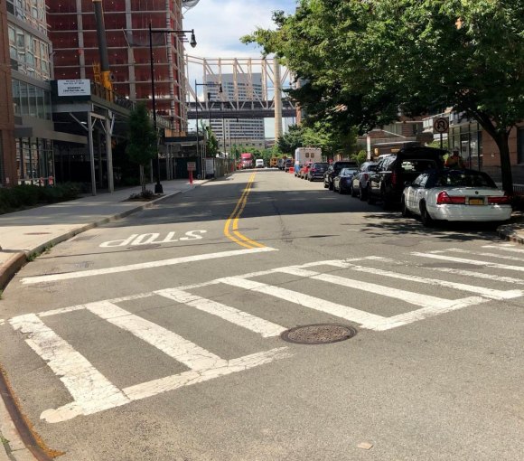 Hey, RIOC! Who's minding the store, street striping and painting redux?
A helpful, public service, a reminder of RIOC of what a properly marked and safe crosswalk and striping pattern looks like.
